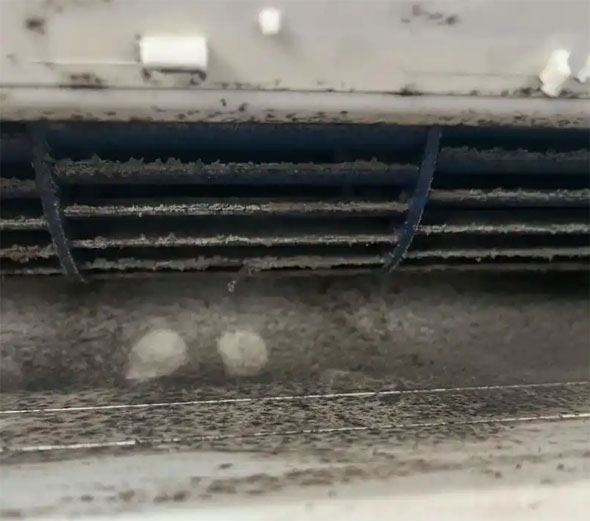 青县空调吹的风有股烧焦味是怎么回事